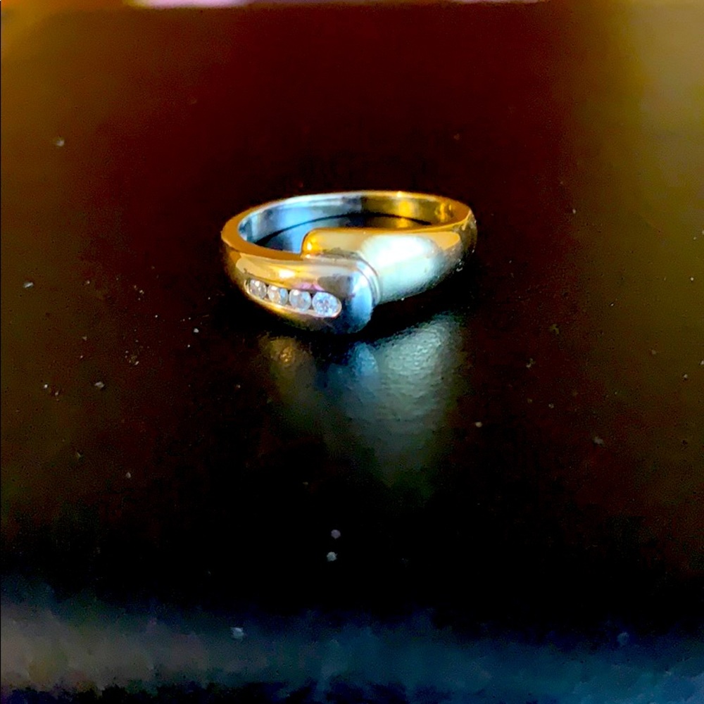 14k TT 4 diamond ring